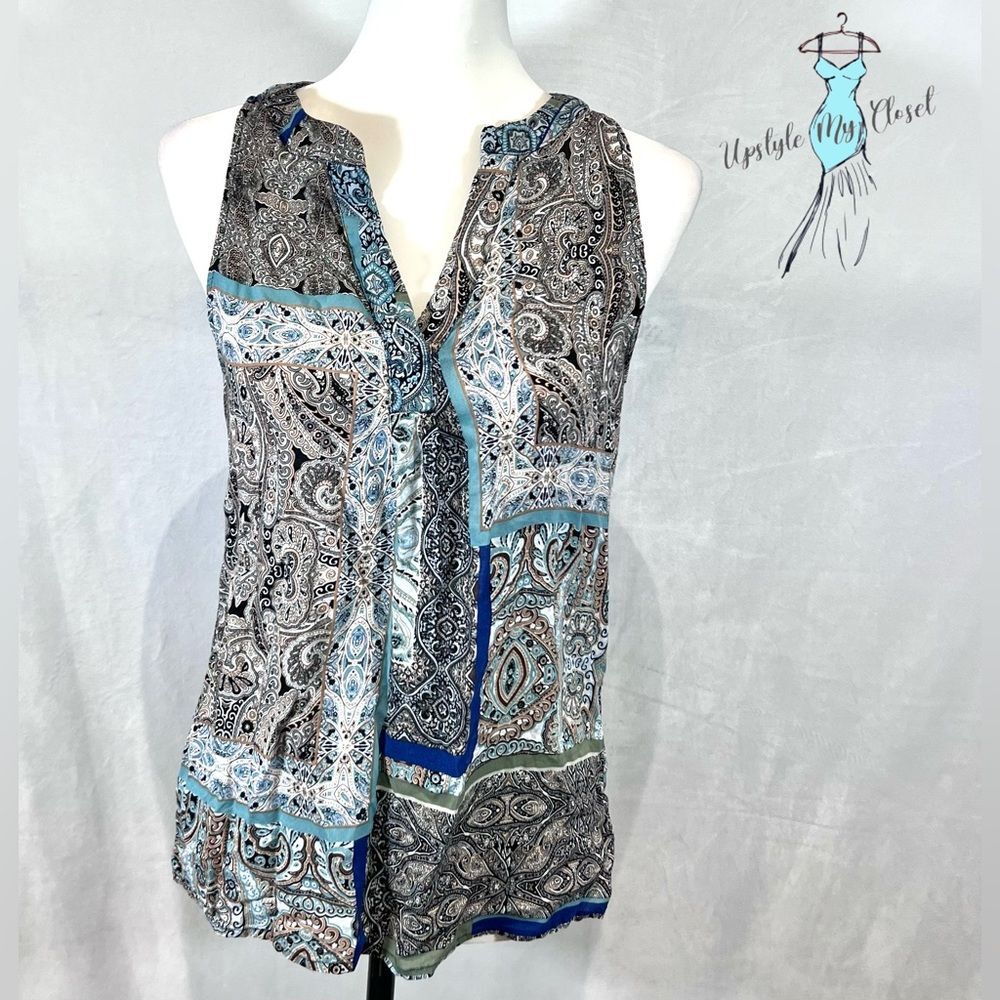 Blue and tan boho paisley print vneck top size small
